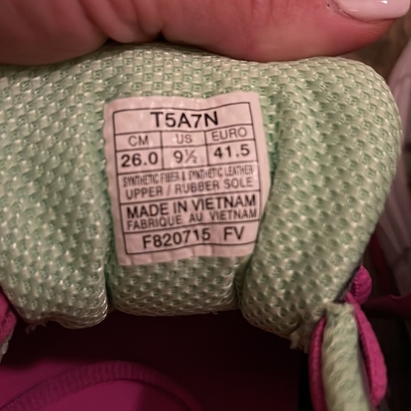 ASICS women’s running shoes - Picture 3 of 8